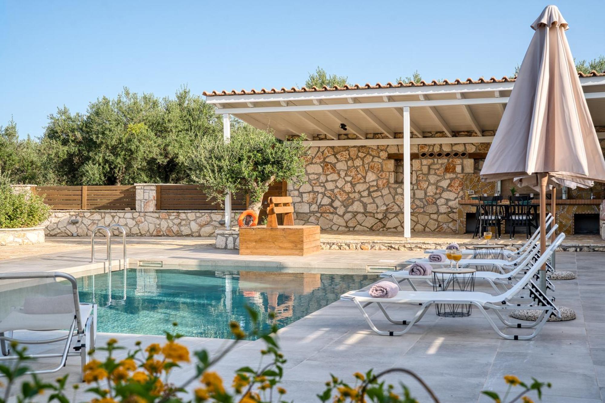 Astarte Villas - Astra Private Villas With Pool Vasilikí 외부 사진